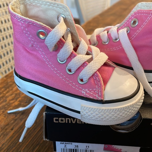 EUC LIKE NEW Converse Lace-up Chuck Taylor’s for Infants & Toddlers Sz 2 PINK - Picture 2 of 9